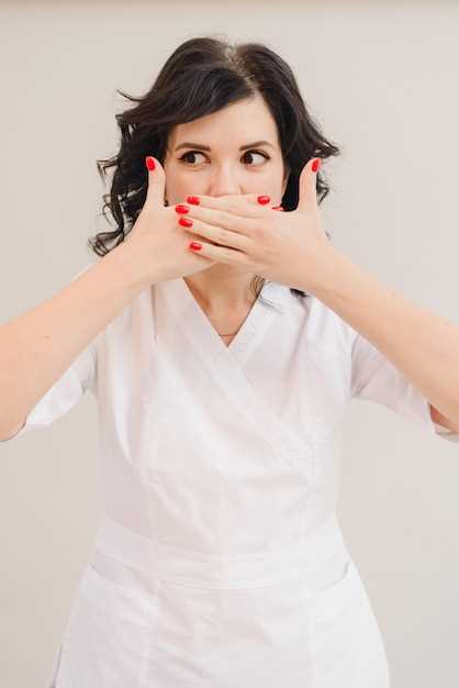 Основные причины и симптомы болячек в уголках рта